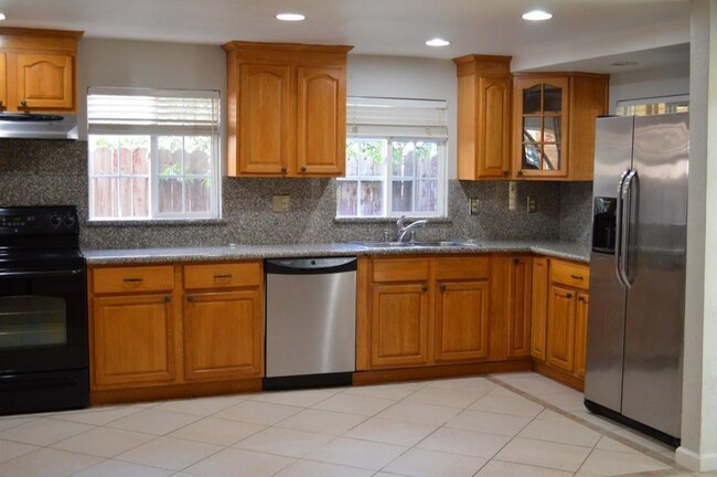 Building Photo - 217 Mitchum Dr
