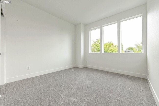 Building Photo - 4563-4563 N Borthwick Ave