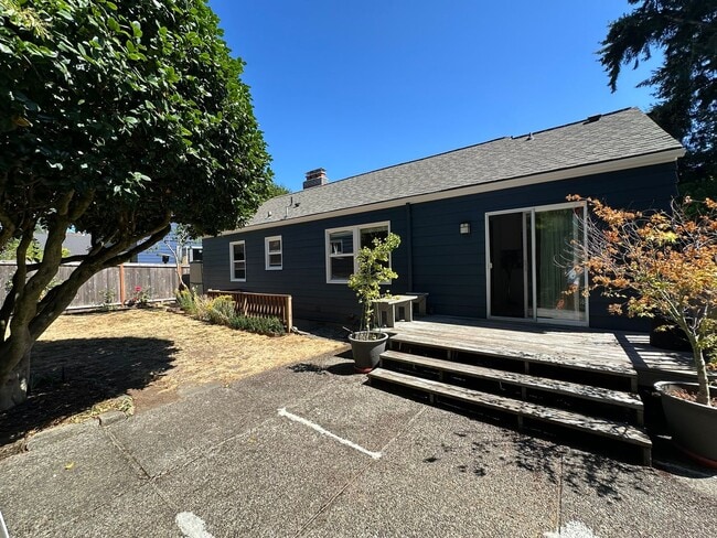 Building Photo - 6233 36th Ave NE