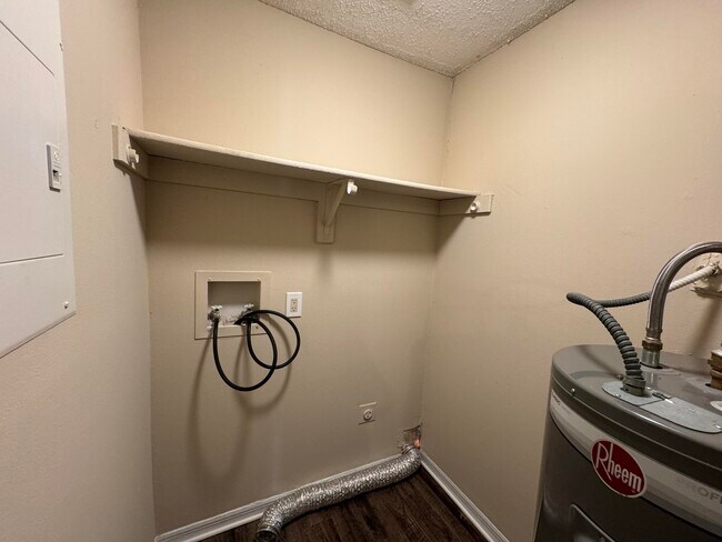 Building Photo - 1058 Mollie Ln