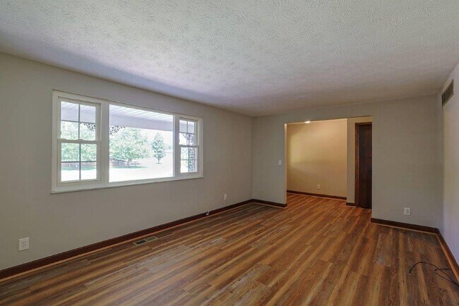 Building Photo - 8047 Bethany Rd