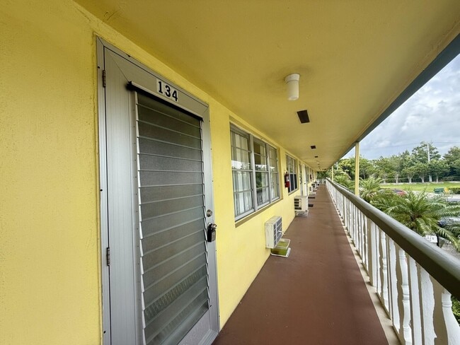 Building Photo - 134 Sussex G
