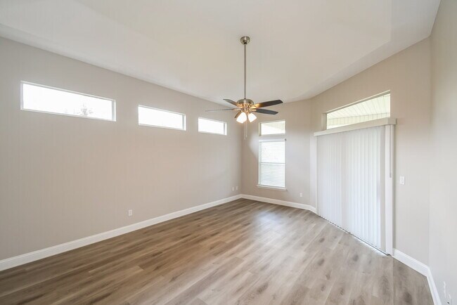 Building Photo - 672 Mandy Oaks Dr
