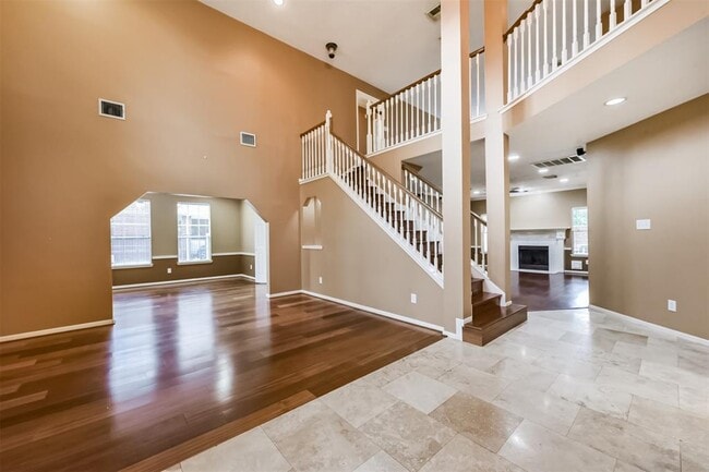 Building Photo - 2427 Shelby Park Dr