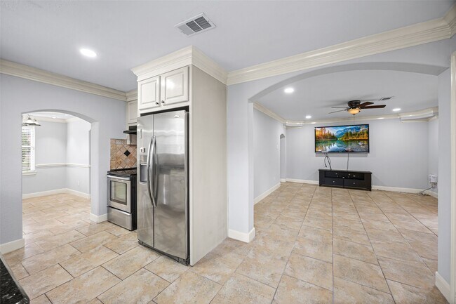 Building Photo - 5303 Heatherbrook Dr