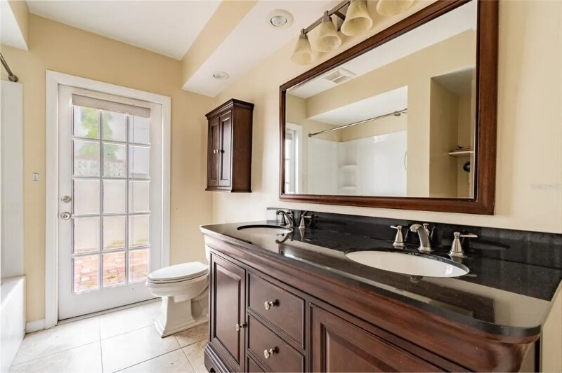 Building Photo - 2244 Donato Dr