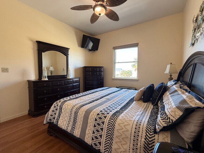 Building Photo - 6410 Padre Blvd