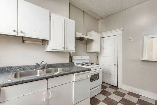 Building Photo - 204 Chittenden Ave