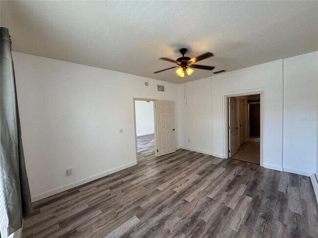 Building Photo - 3000 Laurel Park Ln