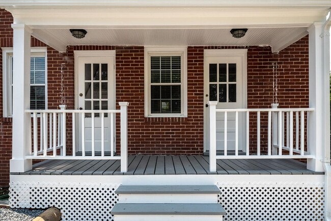 Building Photo - 819 Weedon St