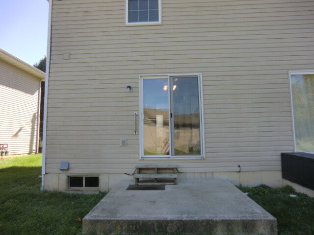 Building Photo - 16 Peartree Ln