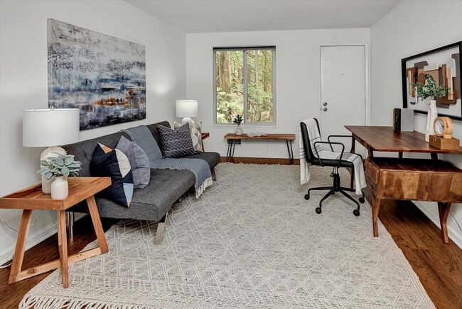 Building Photo - Updated 2 bed Downtown Redmond Condo w/Pool and EV Charging