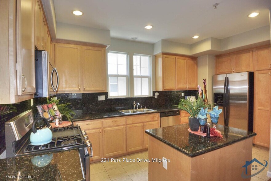 Building Photo - 221 Parc Place Dr