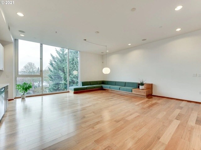 Building Photo - 2530 SE 26th Ave