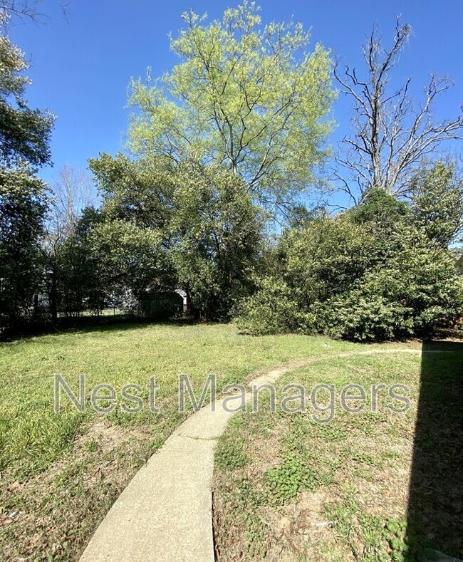 Building Photo - 3808 Hartwell Rd