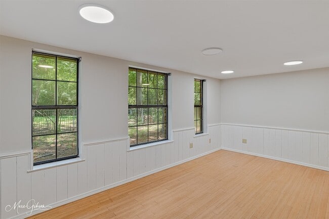 Building Photo - 108 Deerwood Ln
