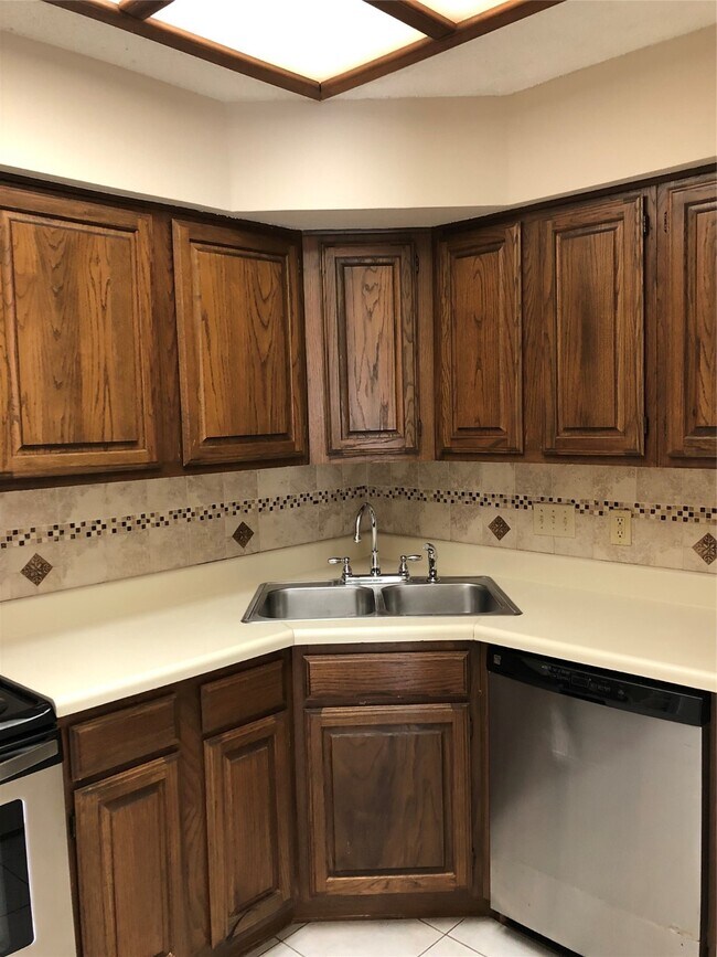 Building Photo - 921 Marine Dr
