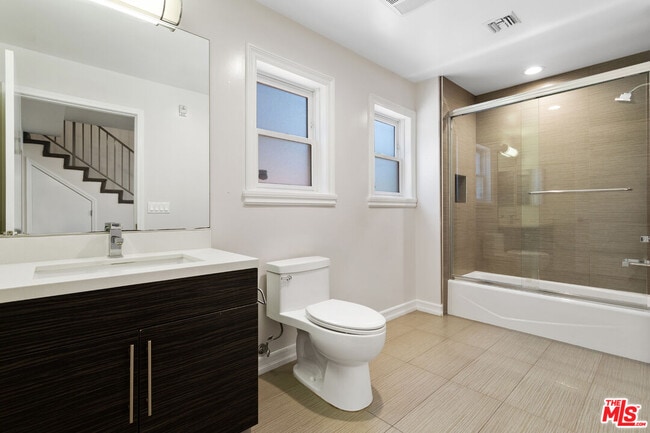 Building Photo - 2317 Scarff St