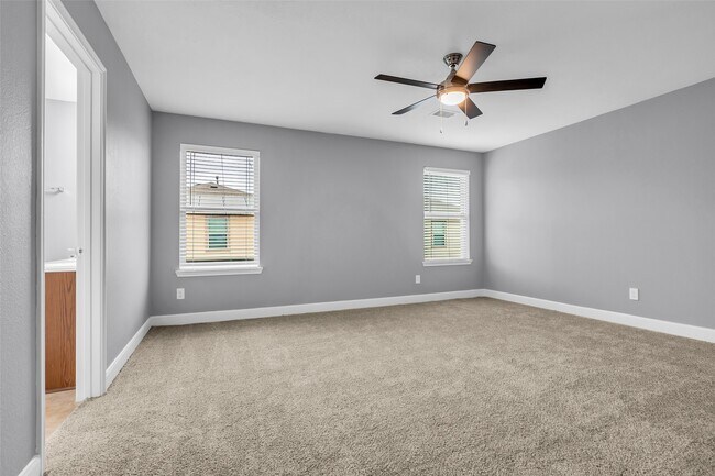 Building Photo - 2707 Volute