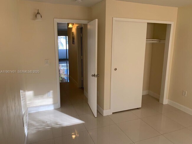 Building Photo - 1511 NE 117th St