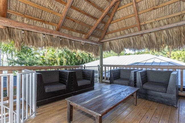 Building Photo - 2440 N Shore Terrace