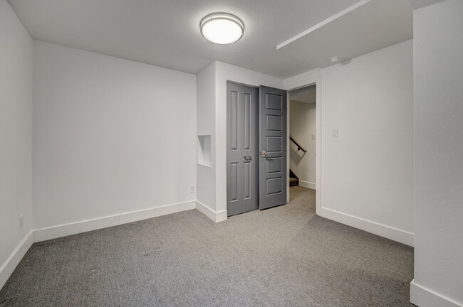Building Photo - 1671 Summernight Terrace