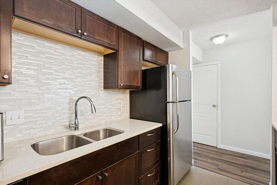 Building Photo - 601 W 11th Ave