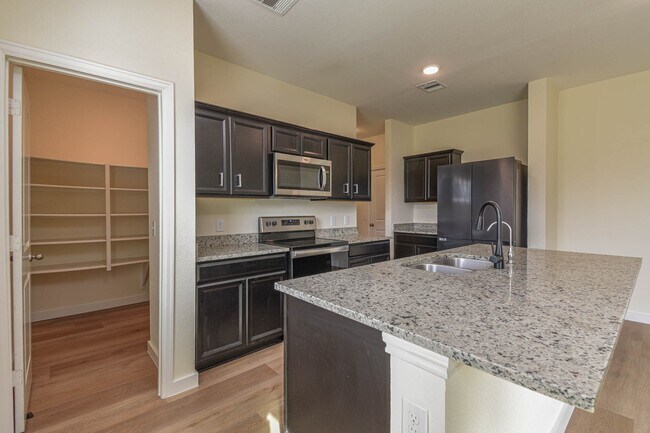 Building Photo - 1024 Water Oak Ln