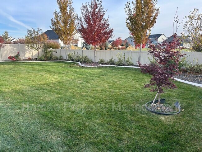 Building Photo - 7051 W Plateau Crk Dr