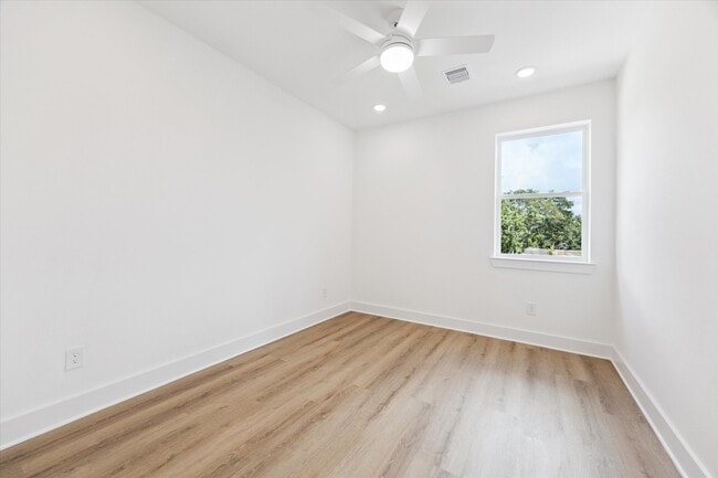 Building Photo - 6343 W Montgomery Rd