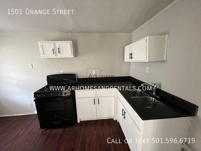 Building Photo - 1501 Orange Street-
