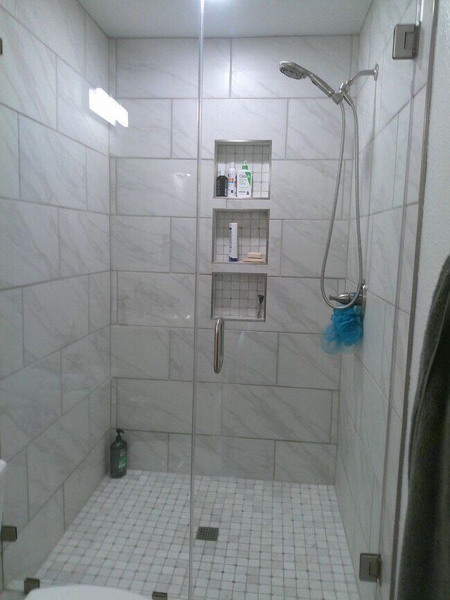 Building Photo - Must see in North Vacaville