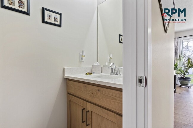 Building Photo - "Charming West Haven Retreat: Spacious 3-B...