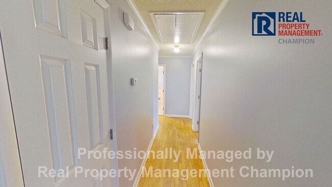 Building Photo - All Brick Ranch in the Heart of Hampstead