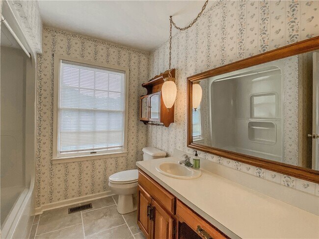 Building Photo - 255 Starritt Ln