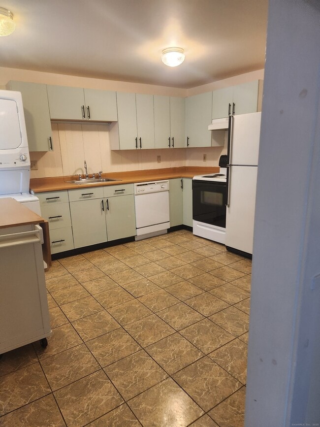 Building Photo - 96 Portland Ave