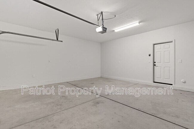 Building Photo - 5821 W Pueblo Ave