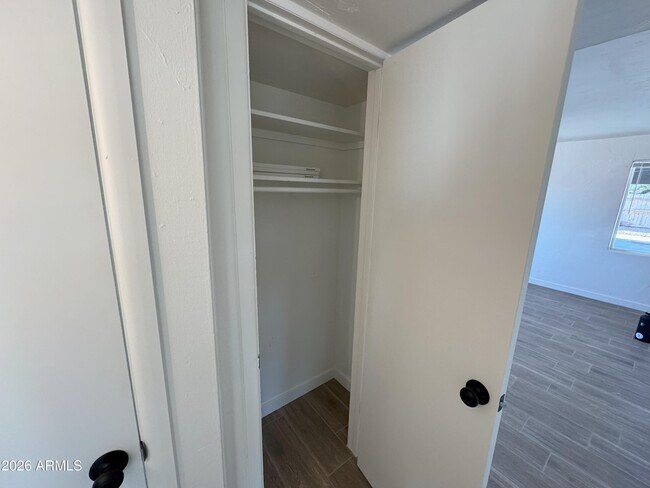 Building Photo - 546 S Hobson