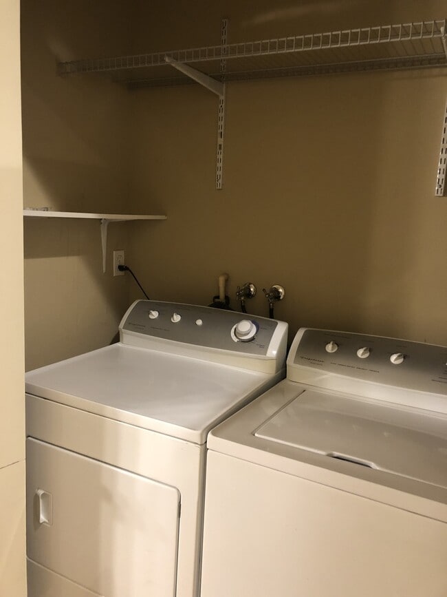Building Photo - Cute 1BD Single Level Condo in Sherwood!  ...