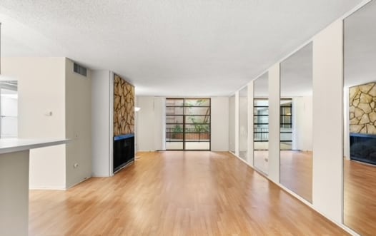Building Photo - 450 Bauchet St