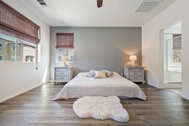 Building Photo - Beautiful TownHome in Pacific Ridge Rancho...