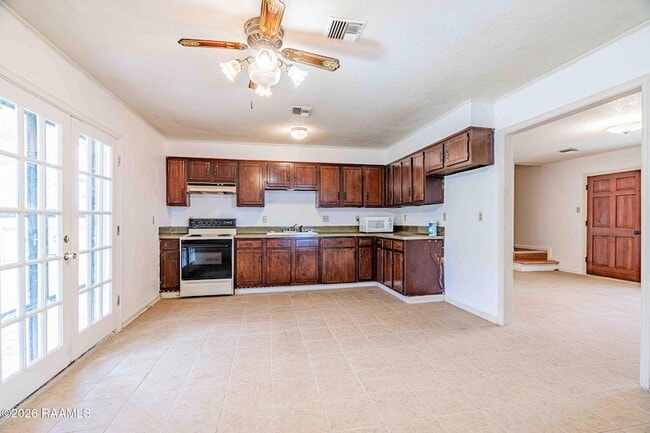 Building Photo - 222 Winsor Dr