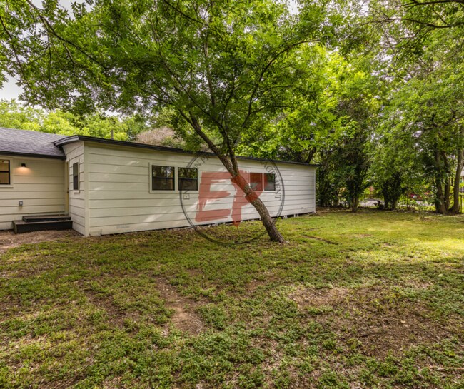 Building Photo - 207 Joel Hooper Dr
