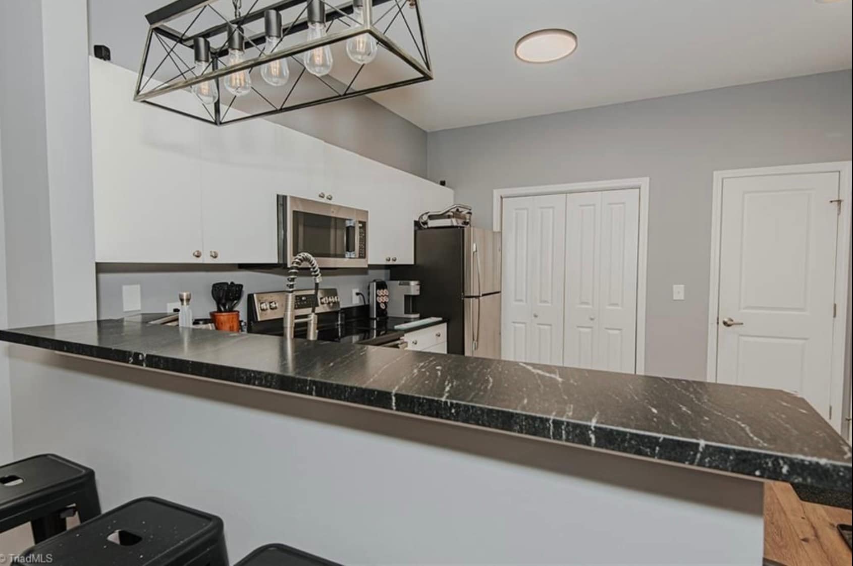 Building Photo - 302 Campus Walk Trl