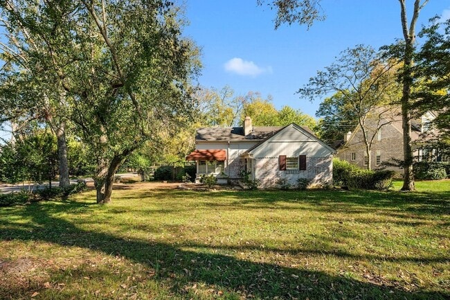 Building Photo - 201 Brookfield Ave