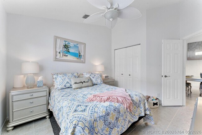 Building Photo - 6887 Viale Elizabeth