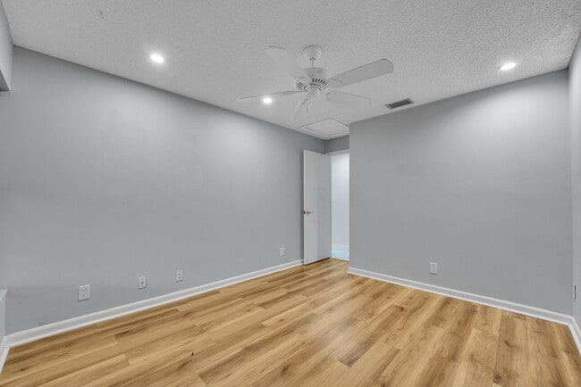 Building Photo - 6565 Las Flores Dr