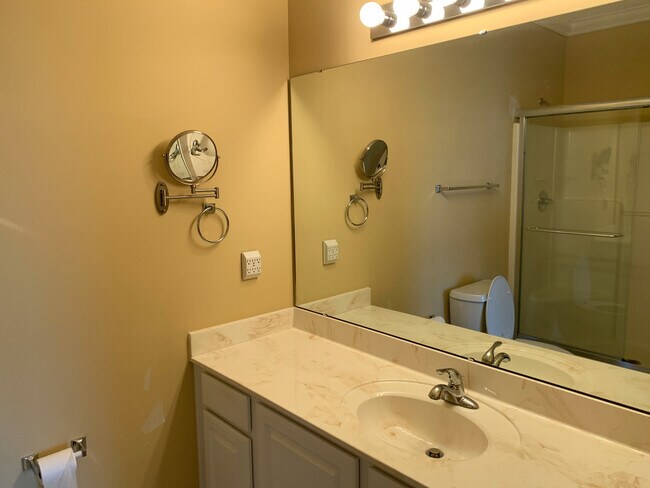Building Photo - Spacious 3 Bedroom, 2 Bath Condo at The Vi...