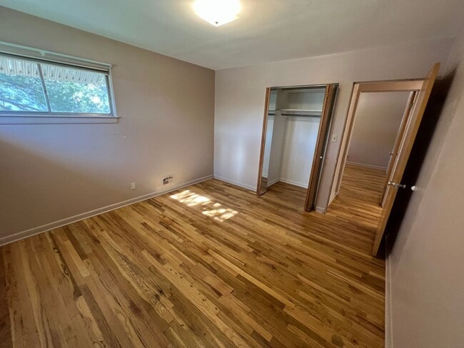 Building Photo - 3 Bed 2 Bath House with Attached 2 Car Garage & Trailer Parking