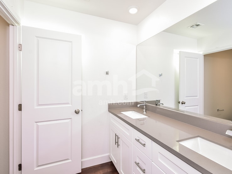 Building Photo - 297 Austin Bellerose Place